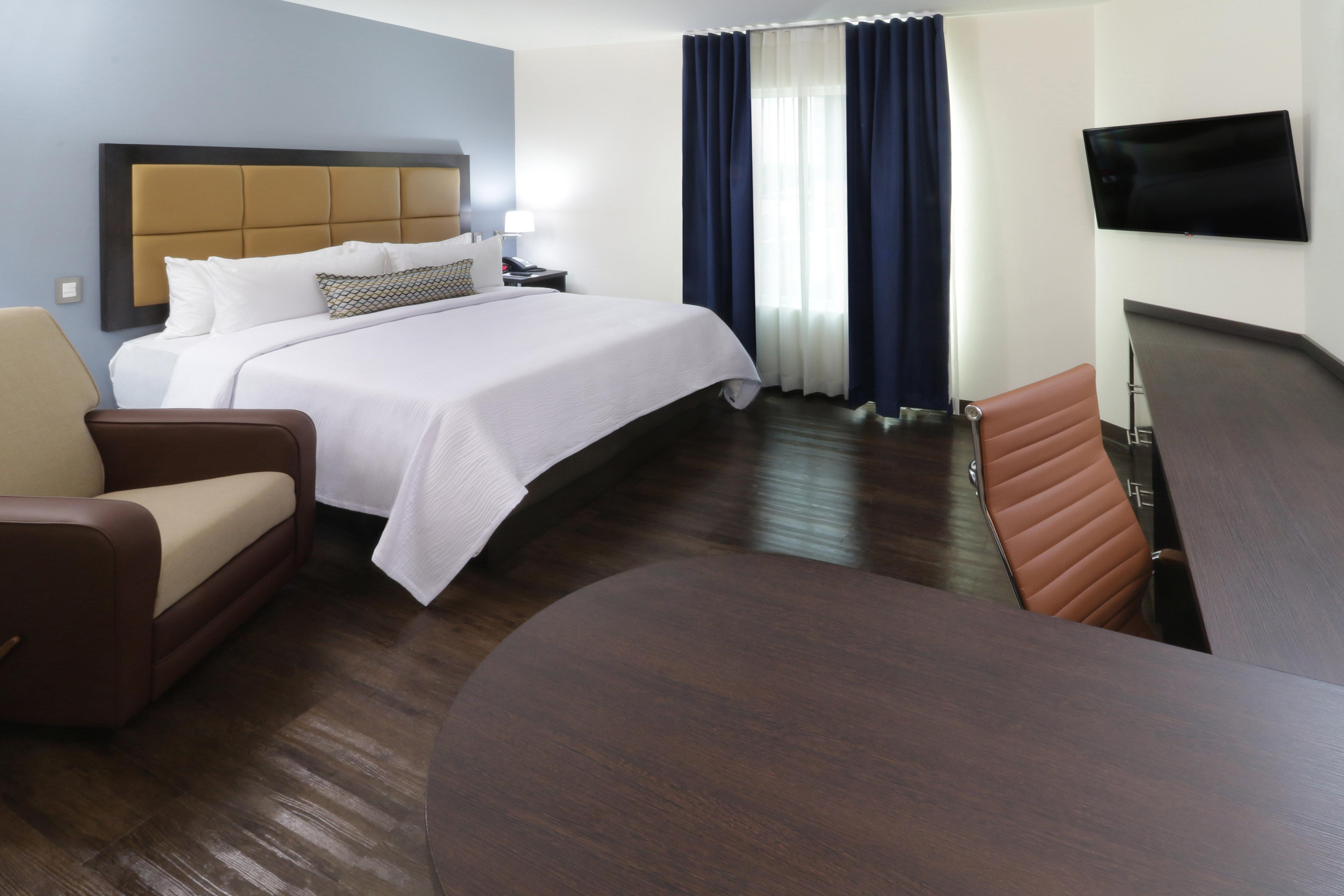 แคนเดิลวูด สวีท เซลายา Hotel เคลาญา ภายนอก รูปภาพ