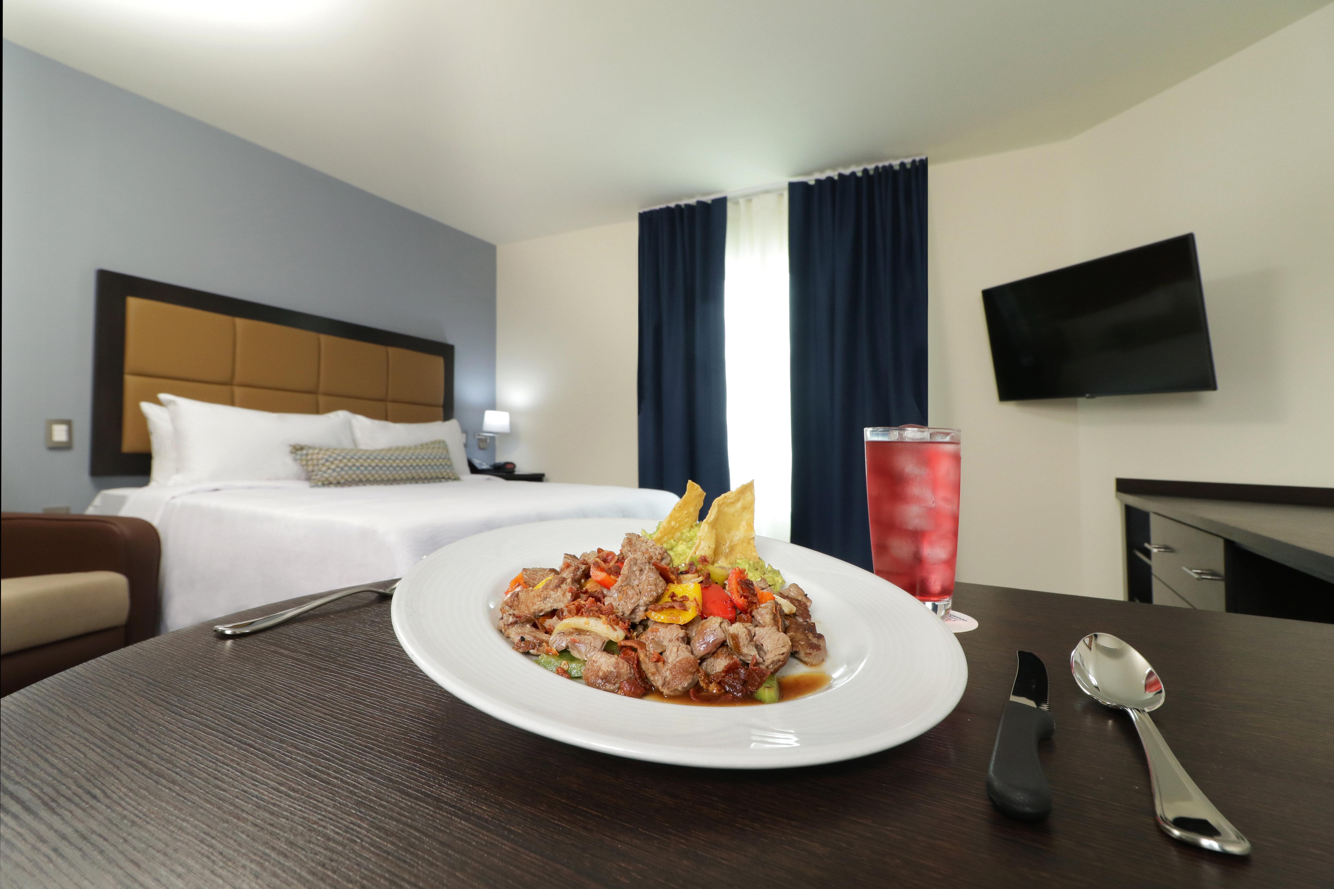 แคนเดิลวูด สวีท เซลายา Hotel เคลาญา ภายนอก รูปภาพ